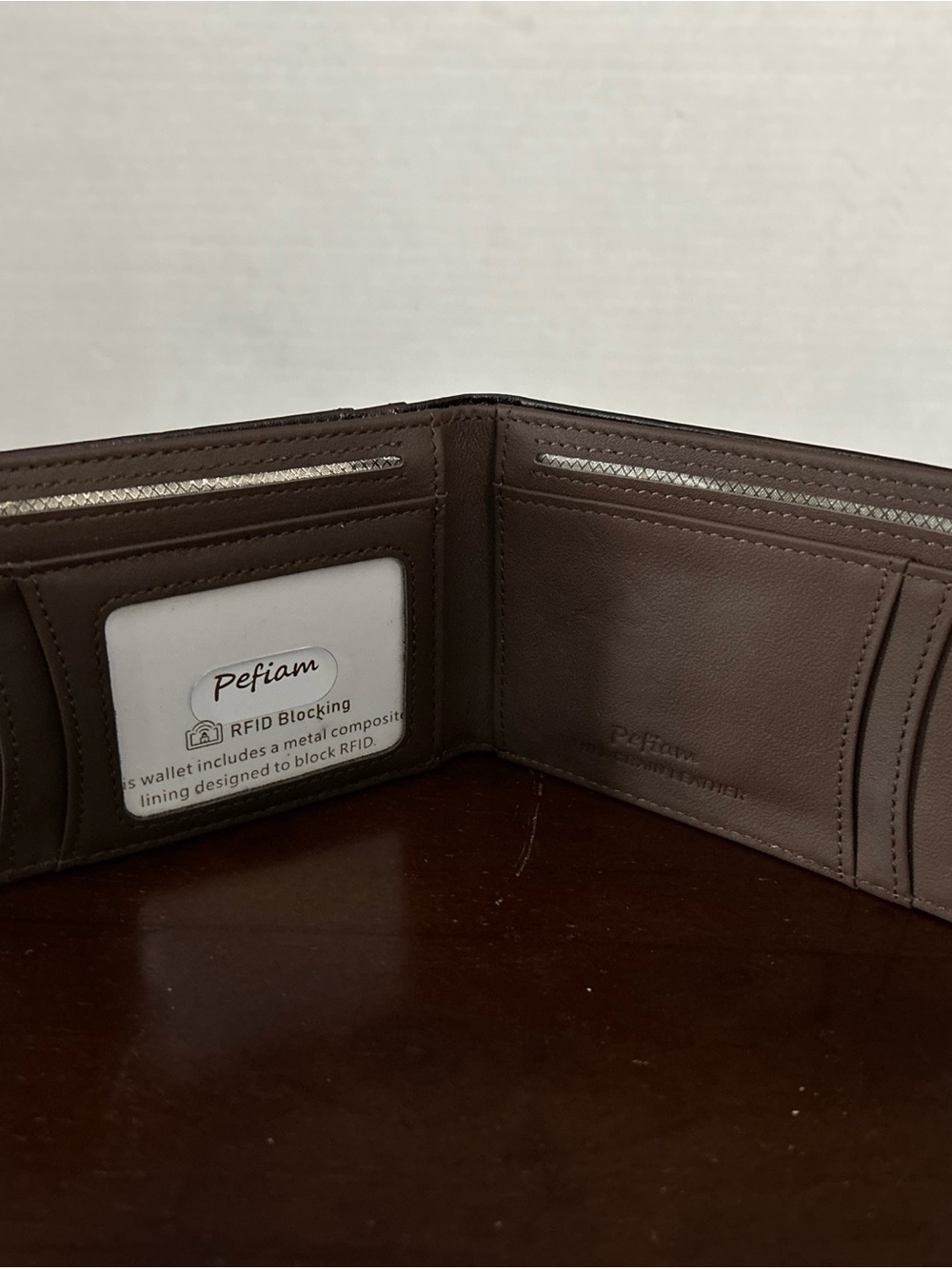 American Flag RFID-Blocking men ‘s Wallet in Brown Genuine Leather